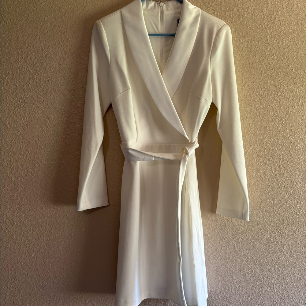 Adrianna Papell Elegant White Wrap Dress